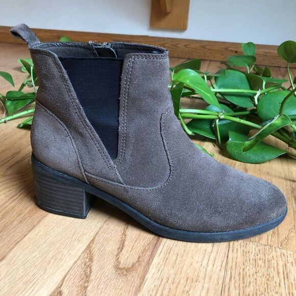 Clarks Nevella Bell Ankle Boot Suede Taupe Brown 7 - Picture 2 of 8